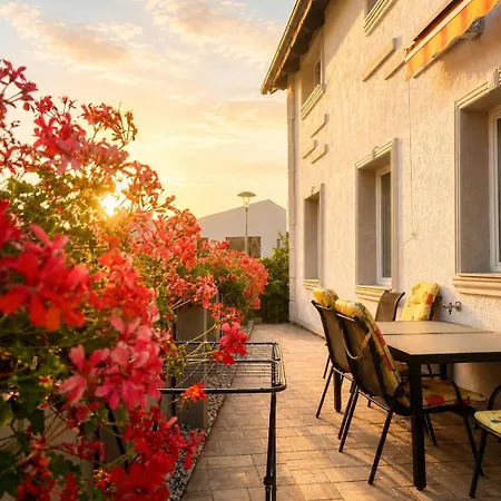 Geraeumige Mit Terrasse - Naehe Tulln & Wien Sankt Andra vor dem Hagenthale